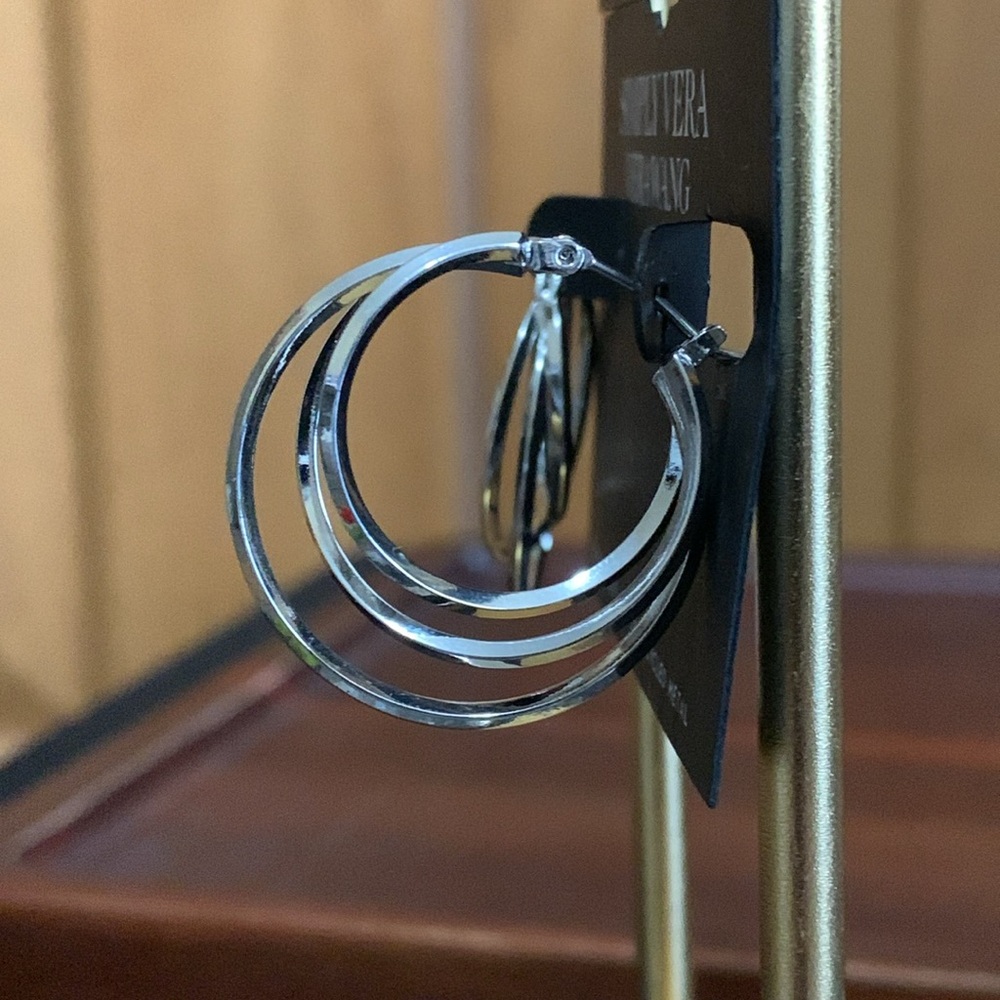 NWT Simply Vera Vera Wang silver tone hoop earrings